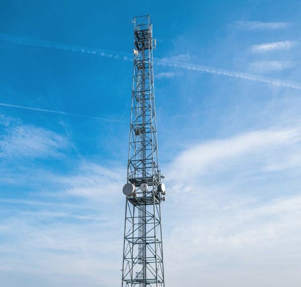 Telekomunikačný stožiar DATATOP s anténami